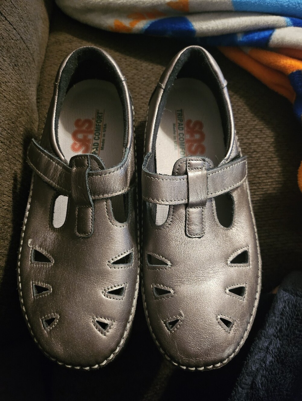 SAS Roamer Slip-On Cut-Out Silver Metallic Leather Loafers Women's 6.5